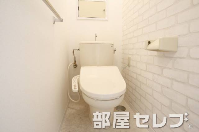 トイレ　温水洗浄便座。