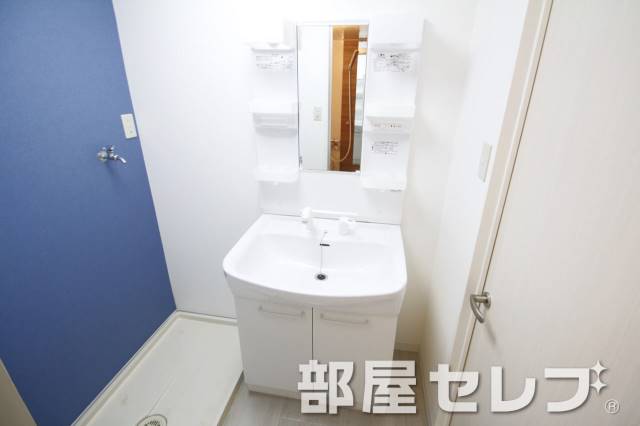 洗面設備　洗髪洗面化粧台。