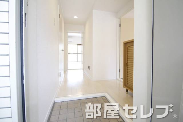玄関　玄関口。