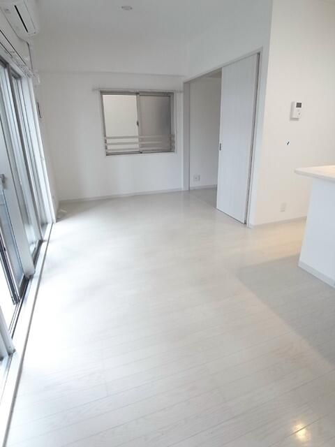 居室・リビング　写真は同タイプ住居です。