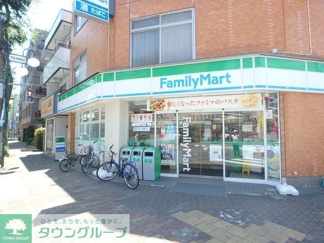 コンビニ　★ファミリーマート（コンビニ）まで52m