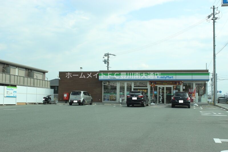 コンビニ　ファミリーマート豊川市田町店（コンビニ）まで452m