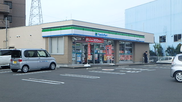 コンビニ　ファミリーマート 相模原西橋本店（コンビニ）まで122m