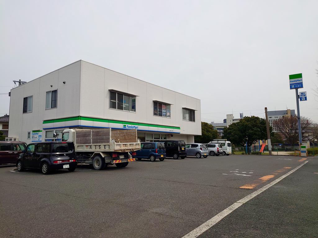 コンビニ　ファミリーマート小倉北方三丁目店（コンビニ）まで414m