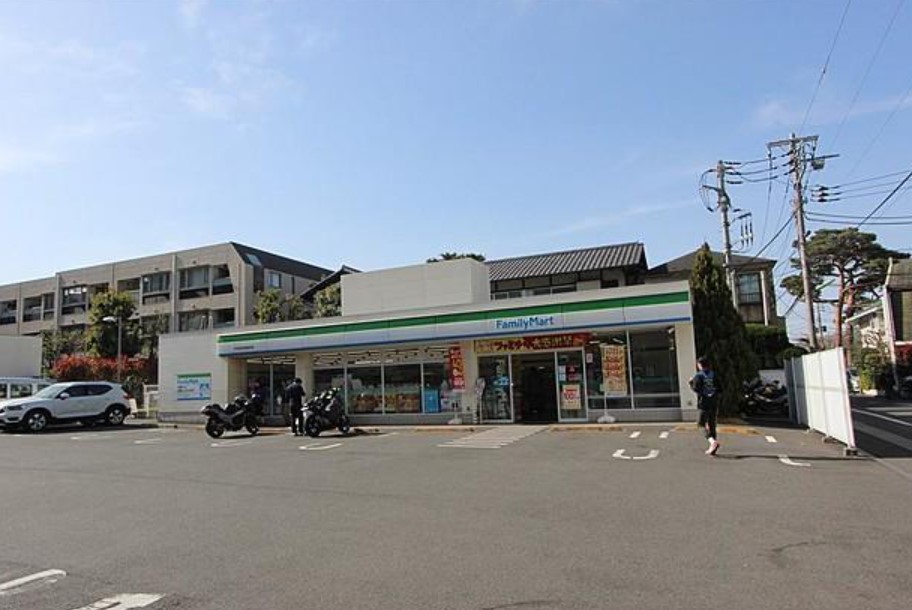 コンビニ　ファミリーマート246世田谷桜新町店（コンビニ）まで375m