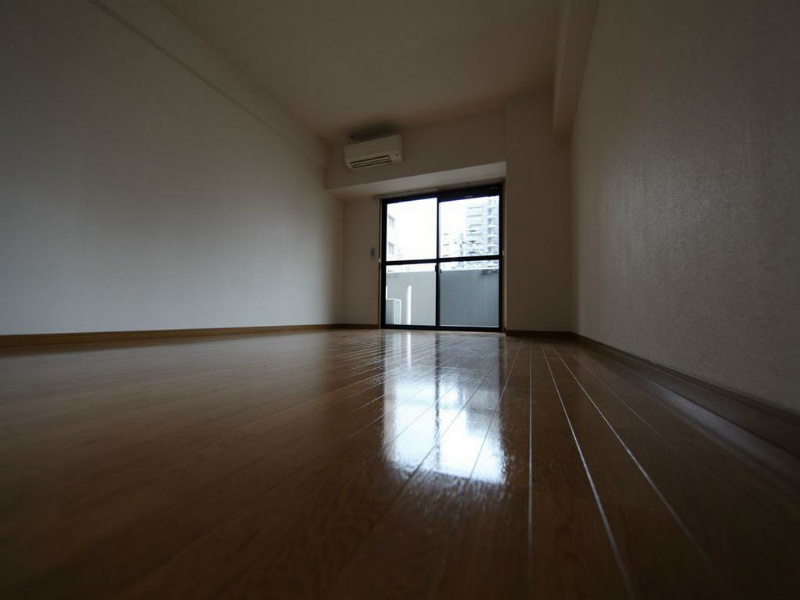 その他　洋室11.9帖　エアコン付　収納充実　バルコニーに面していま