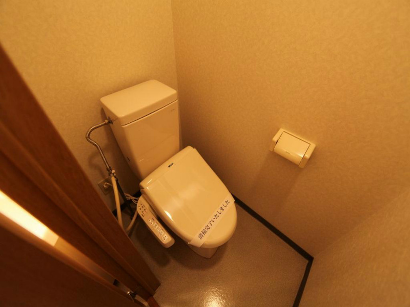 トイレ　温水洗浄便座付トイレ