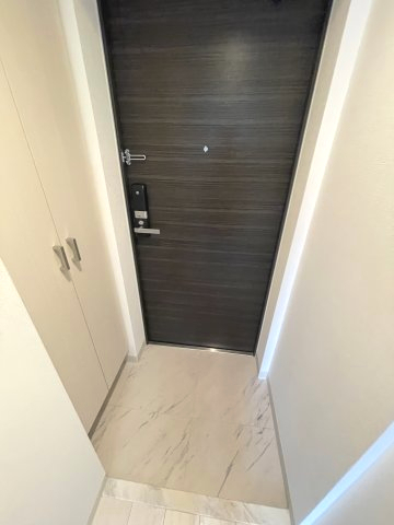 エスリード京橋WESTの玄関写真