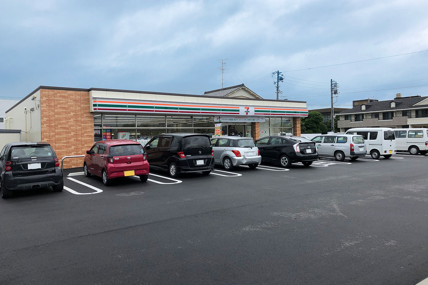 コンビニ　セブンイレブン一宮宮地花池店（コンビニ）まで680m