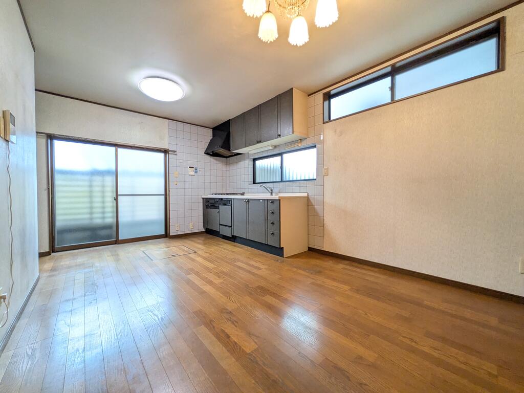 日ノ岡石塚町貸家の居間写真
