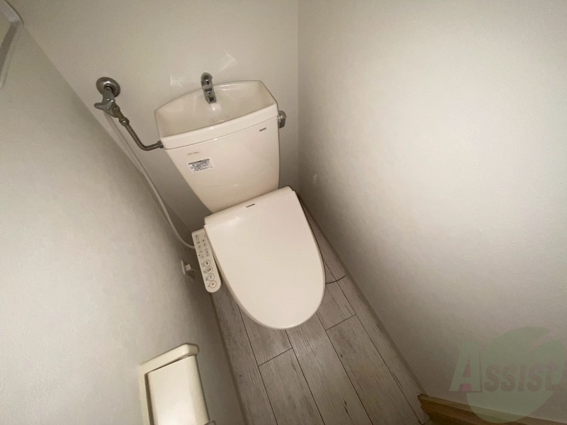 トイレ　こちらはトイレです。清潔感があり、安心して使用できます。