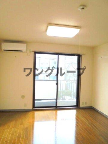 ポプラ倶楽部501の居間写真