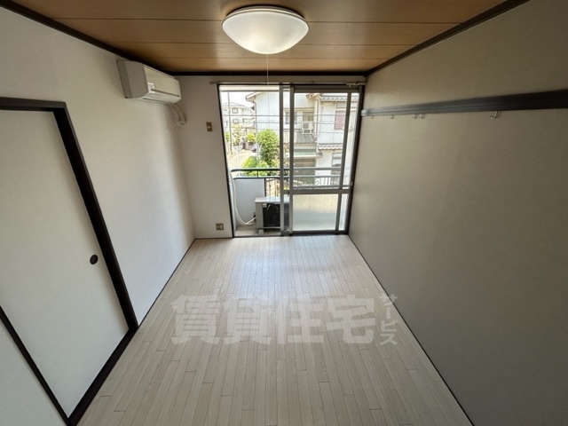 ＪＲ東海道本線 茨木駅 徒歩4分 2階建 築42年の居間写真