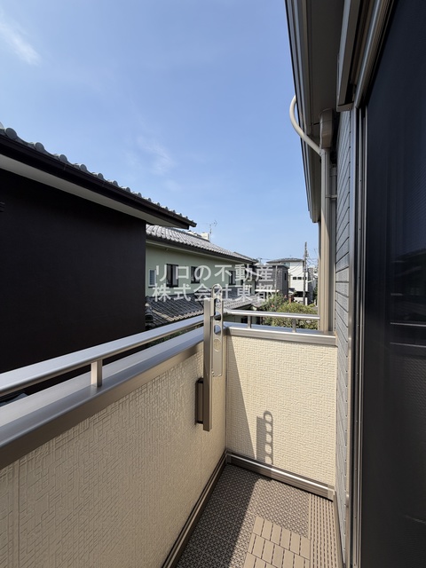 バルコニー　お天気のいい日は外干しもできますね！！