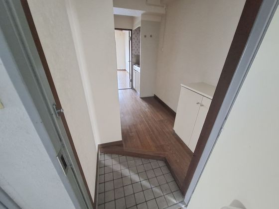 玄関　※別号室の写真です。