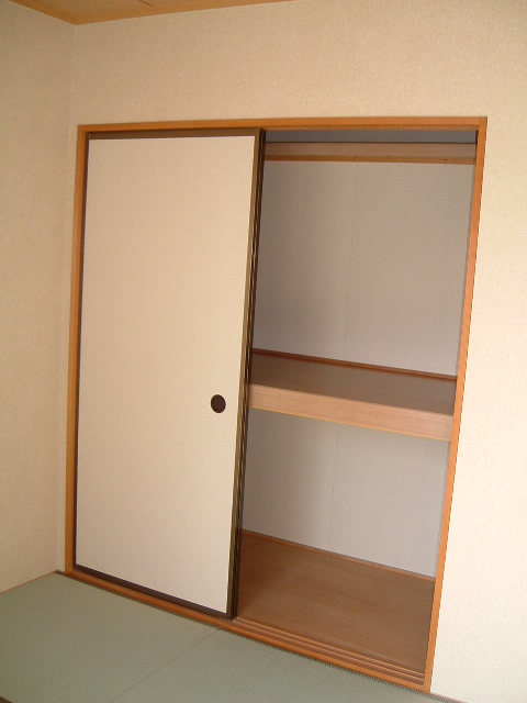 収納　押入
