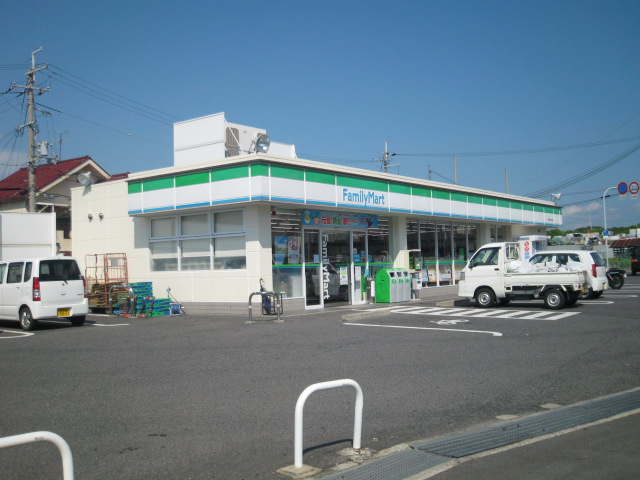 コンビニ　ファミリーマート岸和田土生東店（コンビニ）まで352m