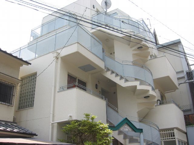 神戸市灘区曾和町のマンションの建物外観