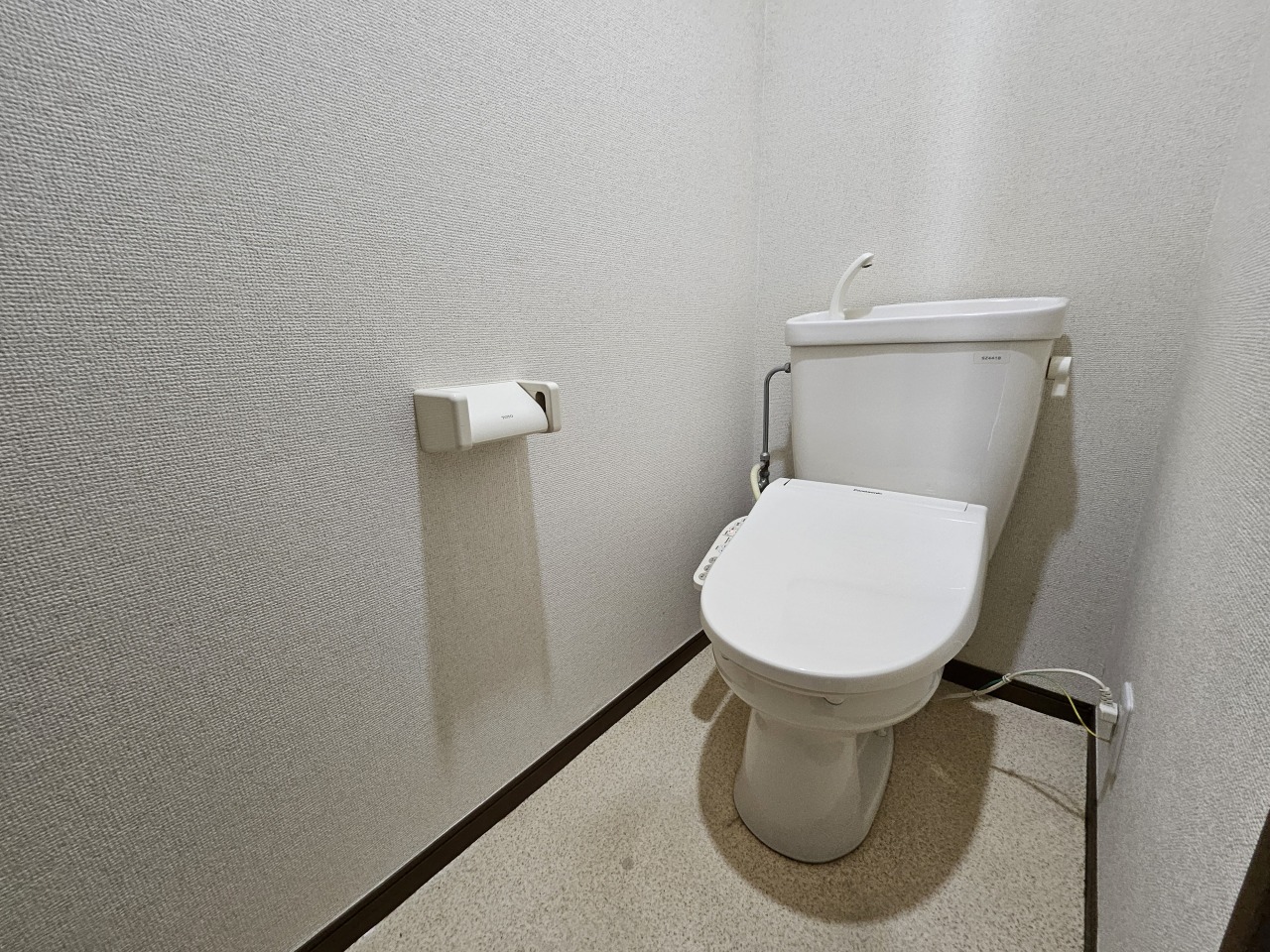 トイレ　温水洗浄便座付き