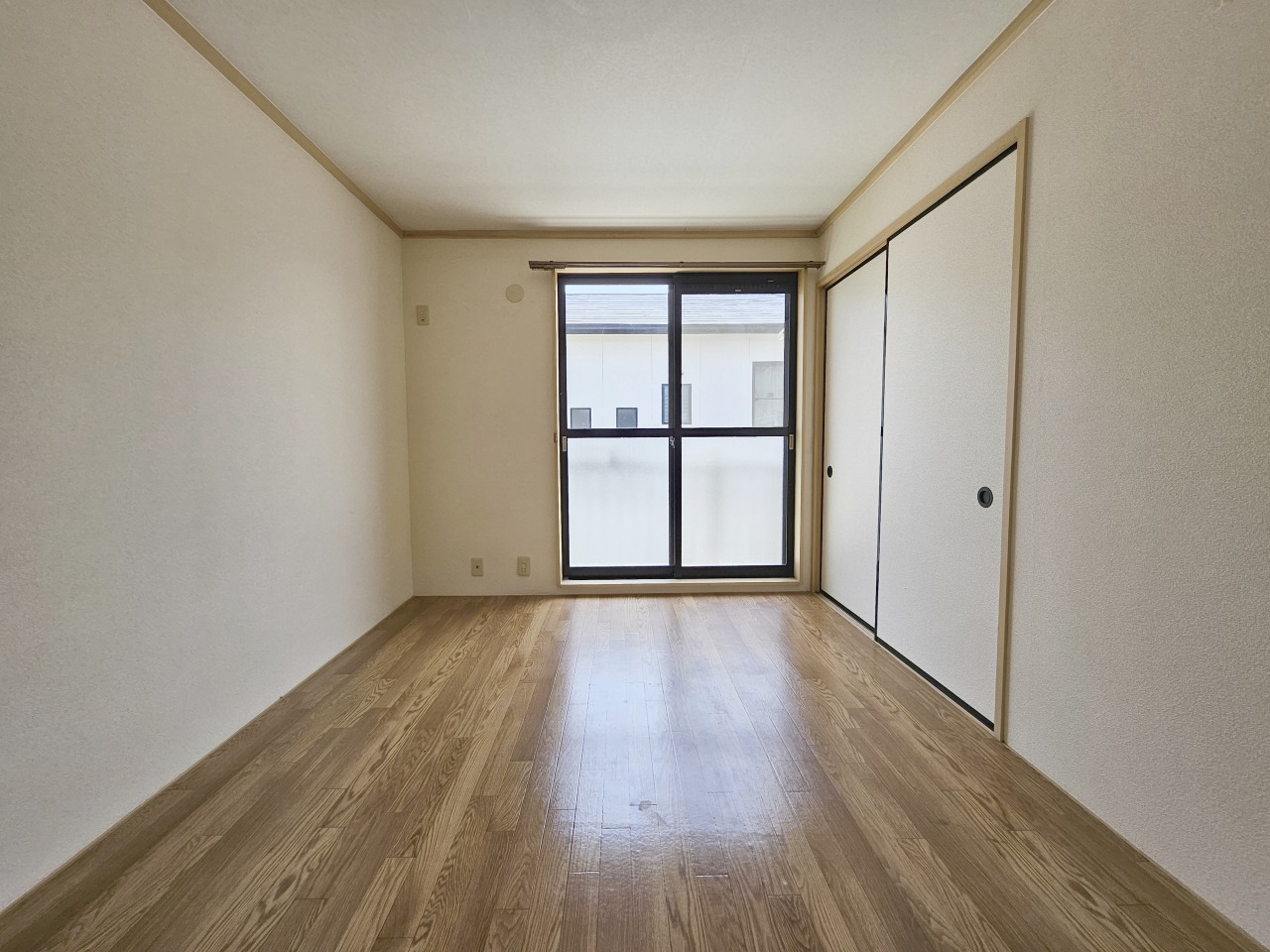 居室・リビング　２階南側居室