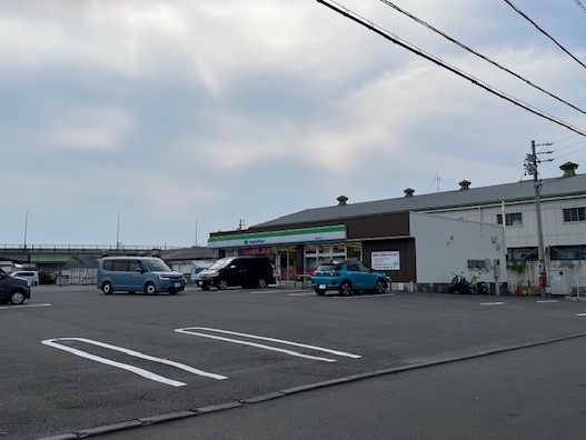 コンビニ　ファミリーマート静岡中島店（コンビニ）まで662m