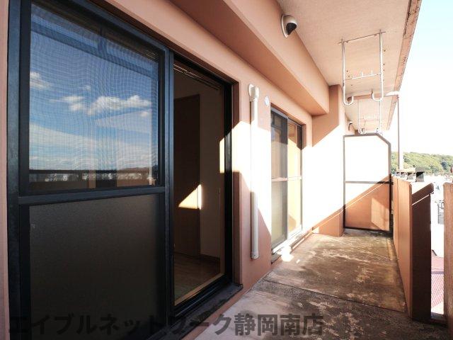 バルコニー　広々としたバルコニーです