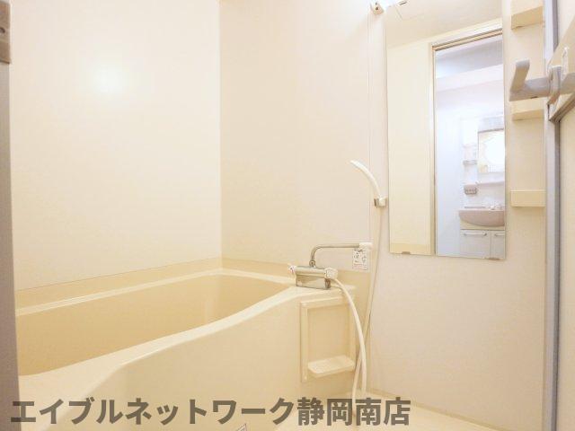 バス・シャワールーム　日々の疲れを癒すお風呂付です