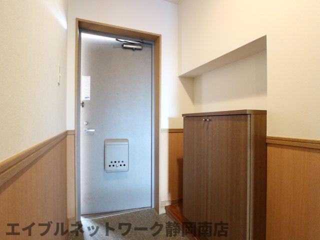 玄関　落ち着いた玄関です