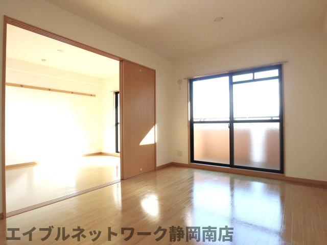 居室・リビング　居間です