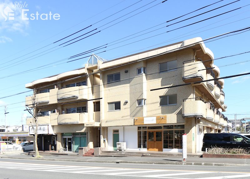 名古屋市名東区梅森坂のマンションの建物外観