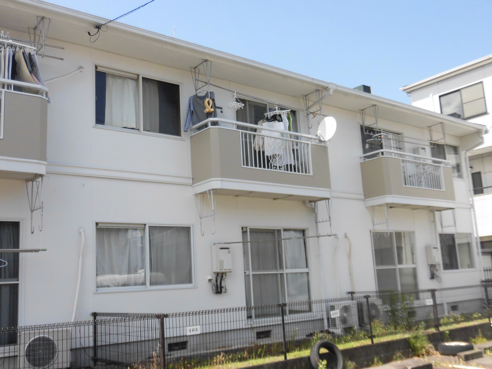 静岡市清水区七ツ新屋のマンションの建物外観