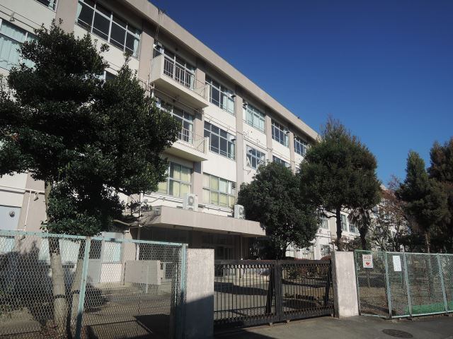 中学校　八王子市立四谷中学校（中学校）まで612m