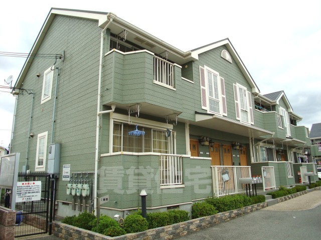 堺市北区大豆塚町のアパートの建物外観