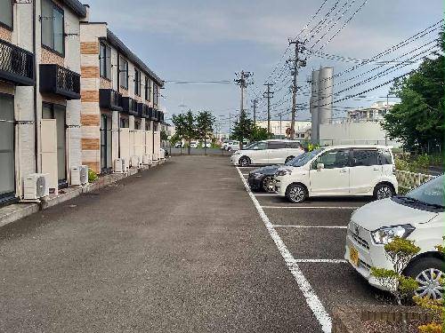 【レオパレス桜の駐車場】