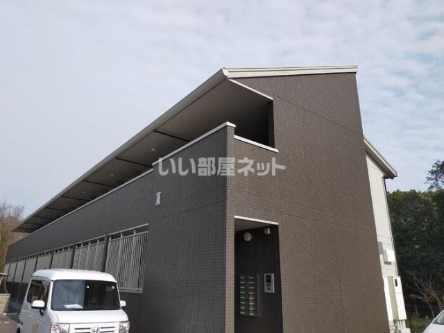 【カサベルテ浜河内IIの建物外観】