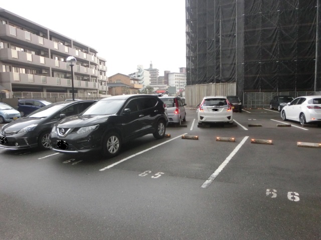 【アルフィーネ二日市駅前の駐車場】