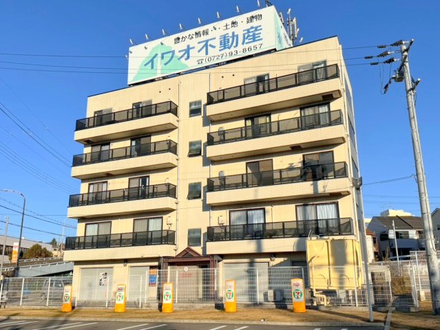 【川西市東畦野のマンションの建物外観】