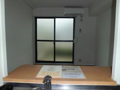 居室・リビング　カウンター越しにリビングを・・・