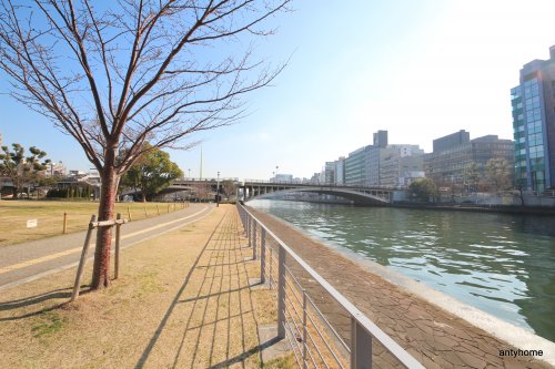 【コンフォリア・リヴ北浜平野町の公園】