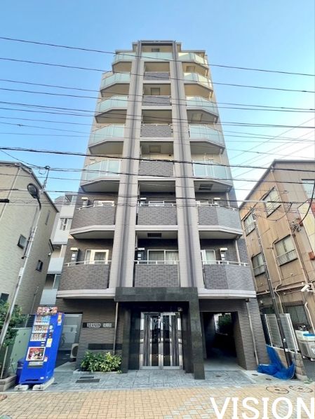 【足立区綾瀬のマンションの建物外観】