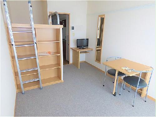 居室・リビング　カーペットのお部屋です