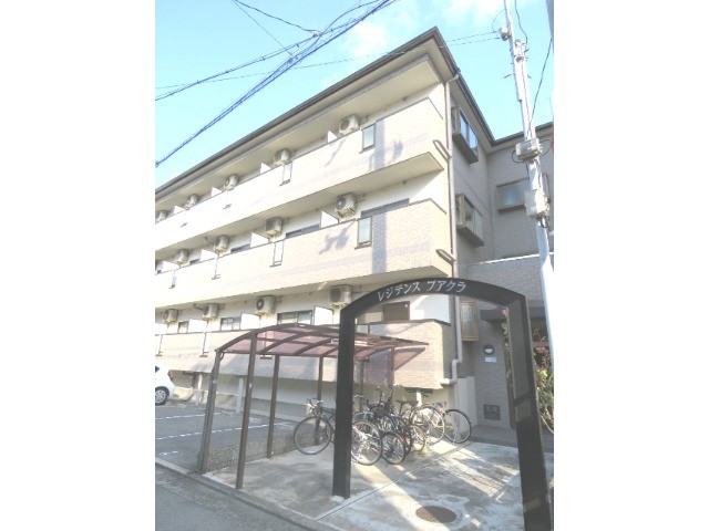 【堺市堺区南田出井町のマンションの建物外観】