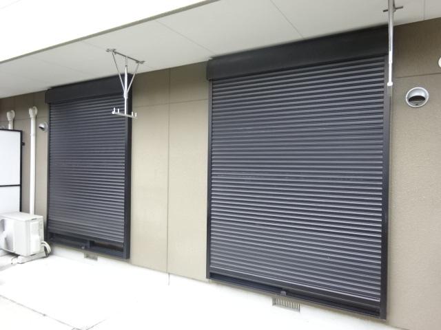 バルコニー　窓シャッター