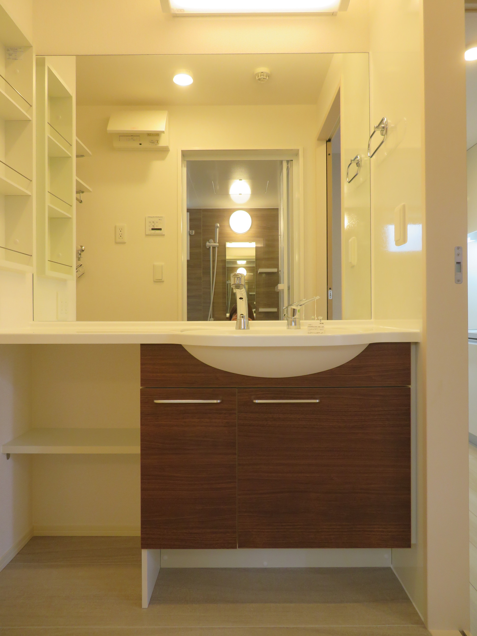 洗面設備　大型洗面台は人気な設備ですね！