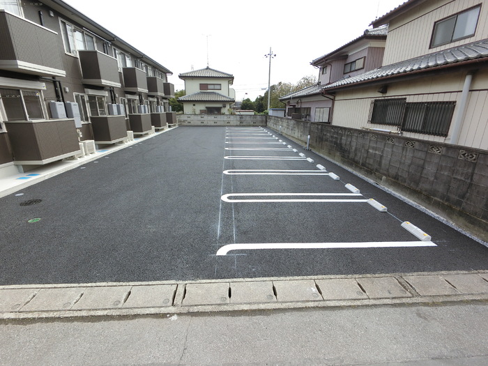 エントランス　入りやすい駐車場です！