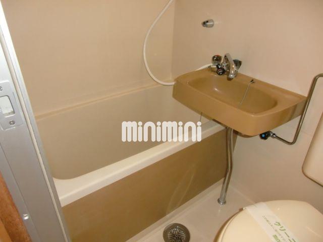 バス・シャワールーム　バスルームです