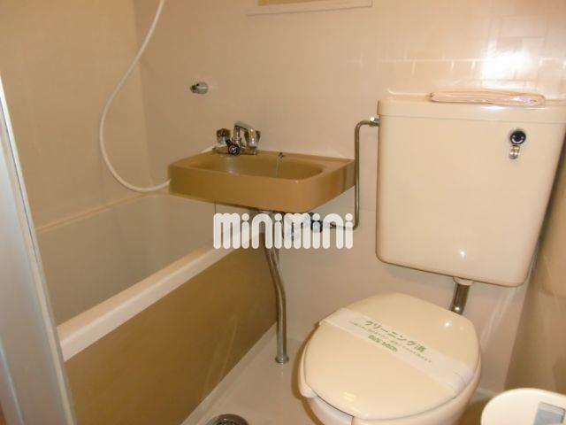 洗面設備　トイレとお風呂が一緒になっているタイプです