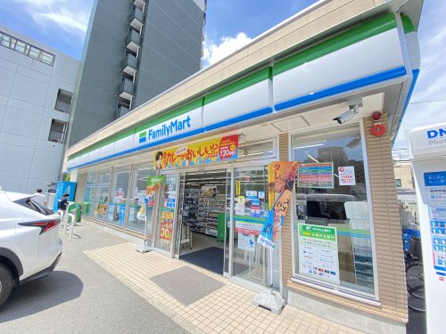 コンビニ　ファミリーマート 千種本山店（コンビニ）まで377m