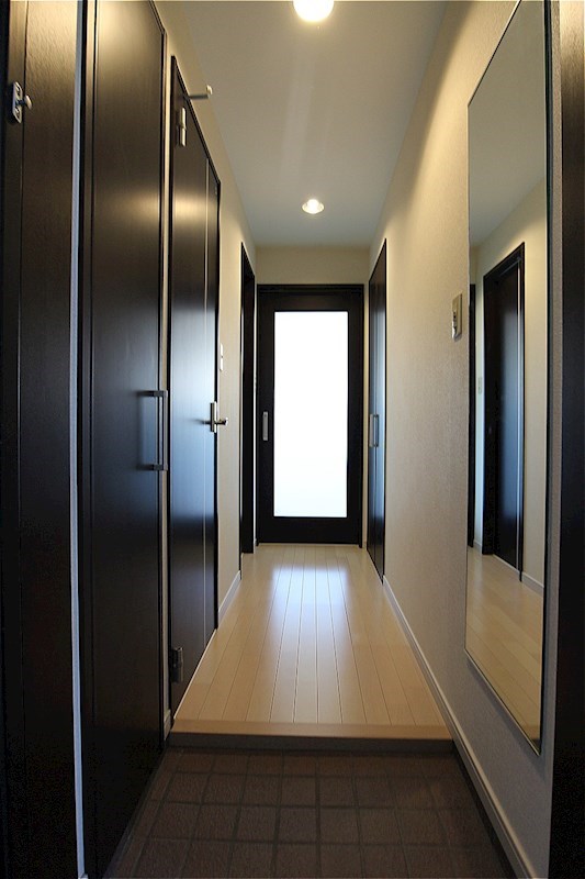 玄関　※別号室の写真です。