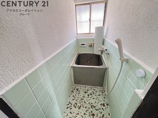 バス・シャワールーム　窓有